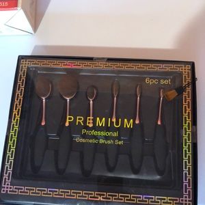 Professional cosmetic brushes never opened or used